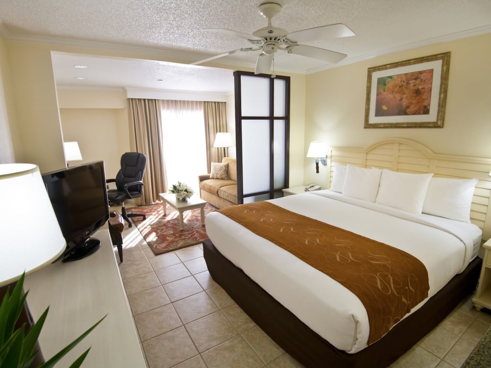 Comfort Suites Paradise Island hotel room