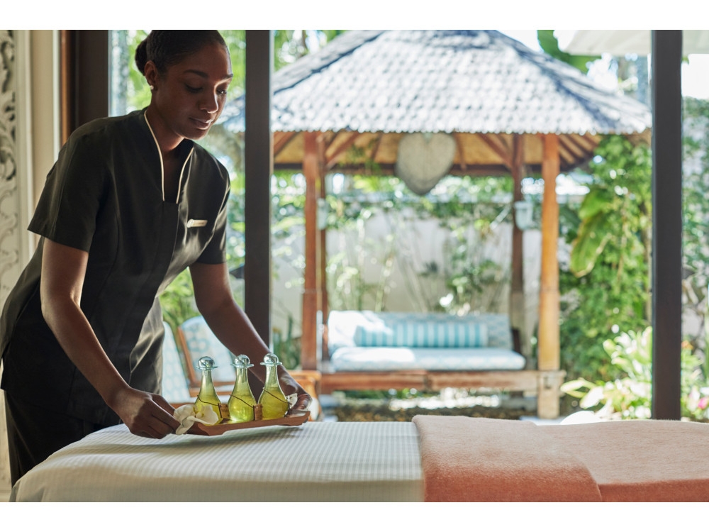 woman preparing spa