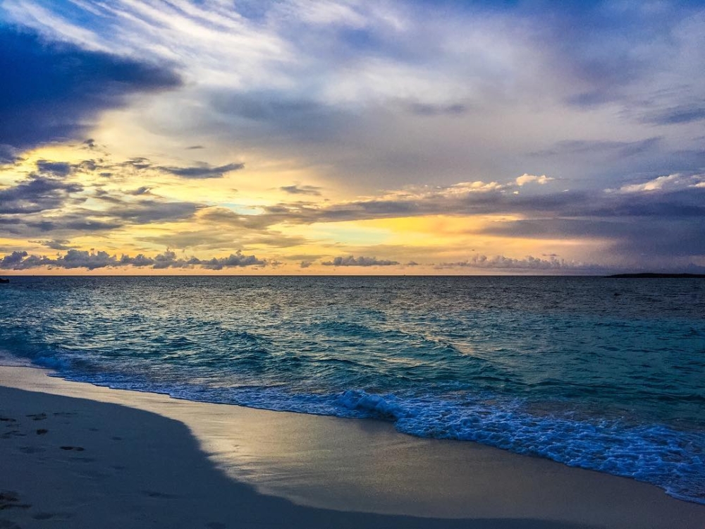 Sunset photo of a Bahamas beach 