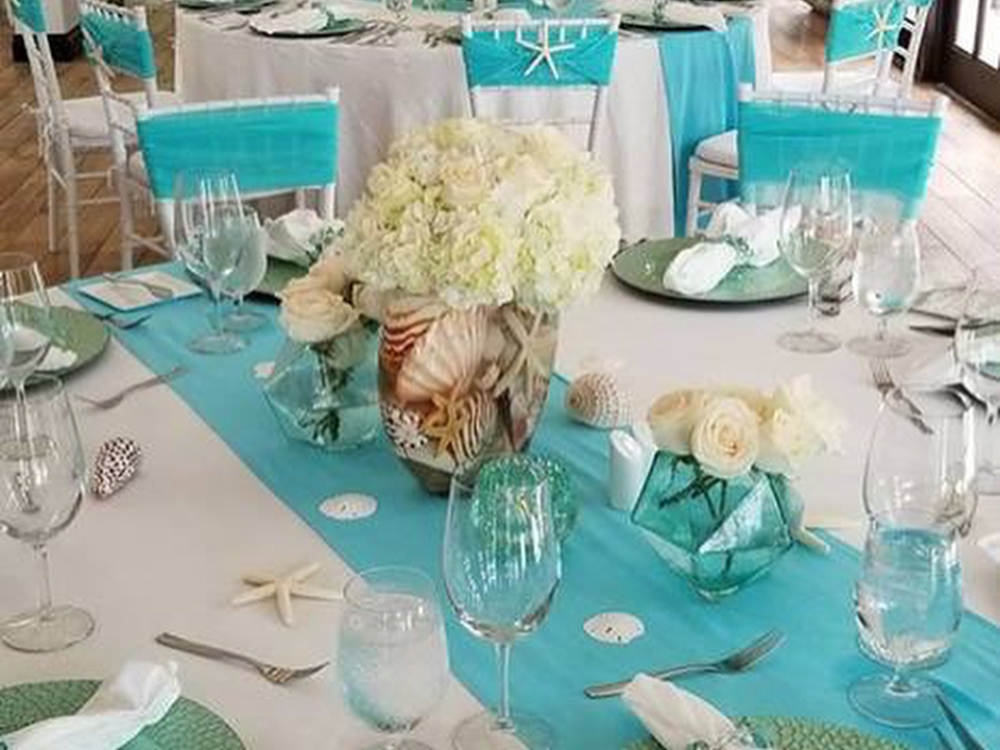 A Bahamas-inspired wedding reception