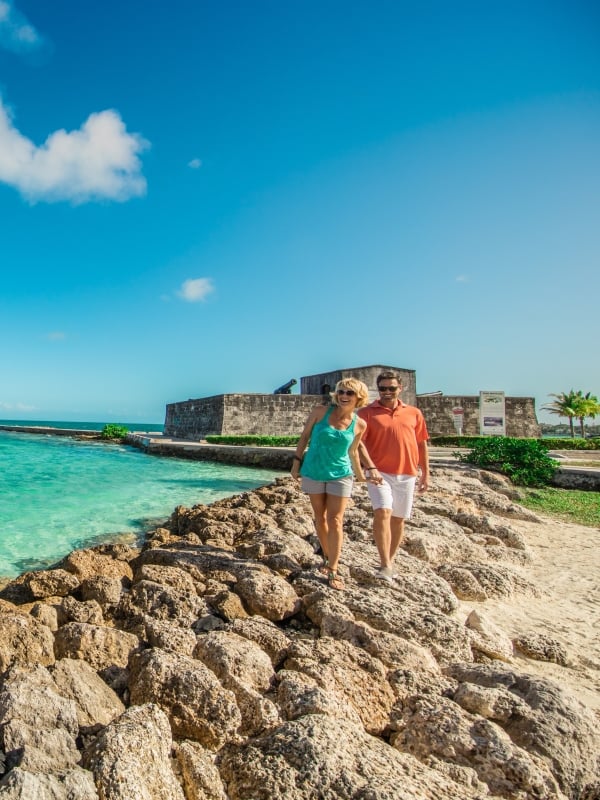 A couple walking along Fort Montagu Beach in Nassau 