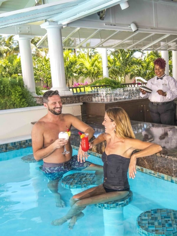 Swim up bar at Comfort Suites Paradise Island